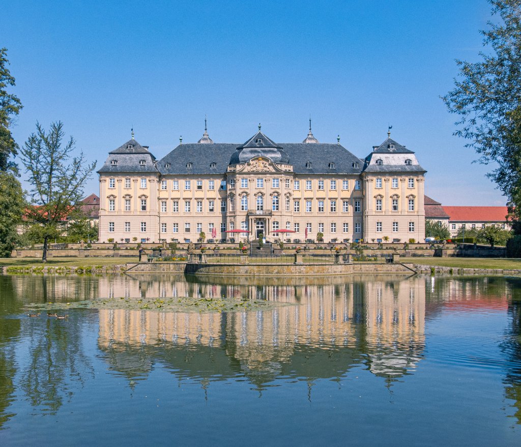 Endoprothetik 4.0:  Vier Roboter im Barockschloss